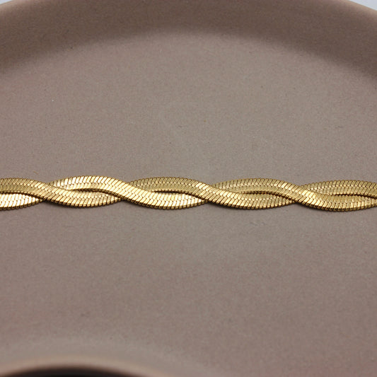 Gouden platte gevlochten armband in de lengte