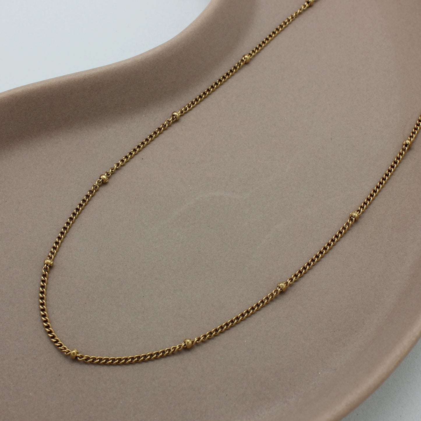Gouden ketting met bolletjes