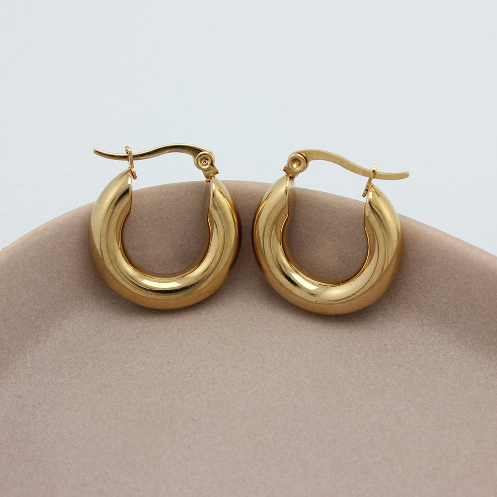 Gouden hoops van zijaanzicht