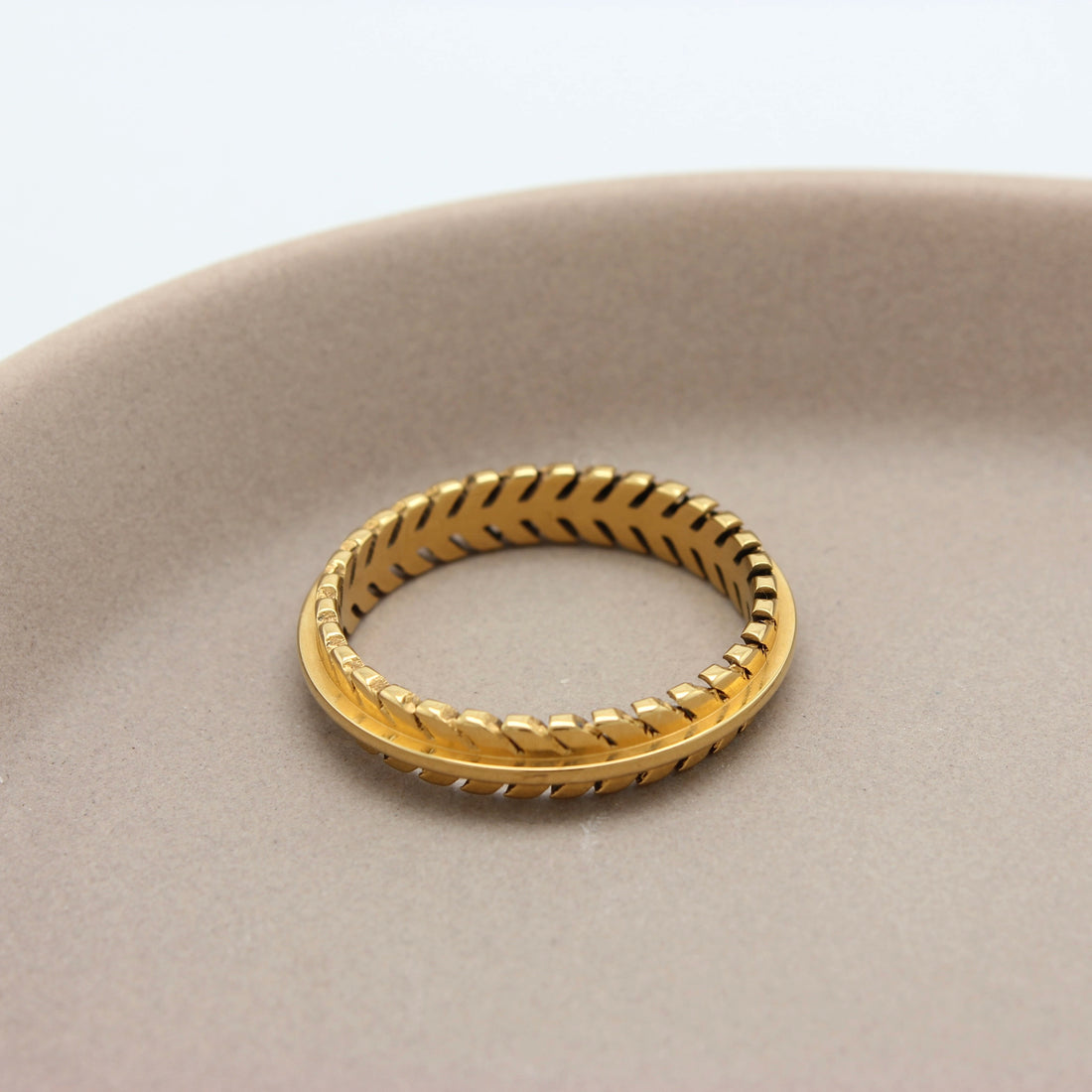 Bovenaanzicht van een gouden ring  Arla
