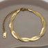 Gouden platte gevlochten armband bovenaanzicht