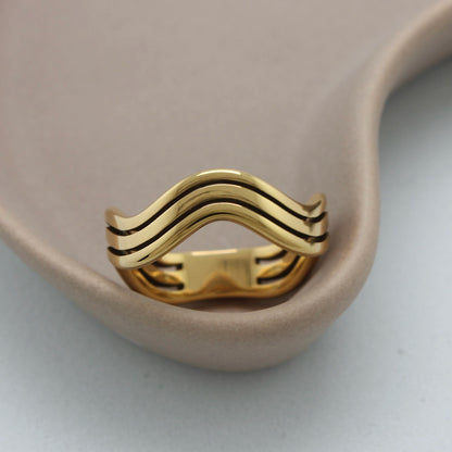 Gouden ring met drie boogjes
