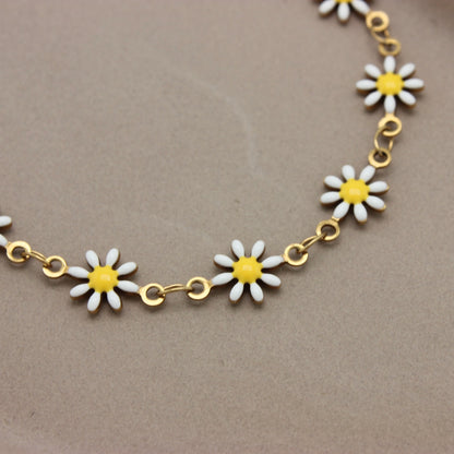 Gedetailleerde foto van de schakels van een bloemen armband