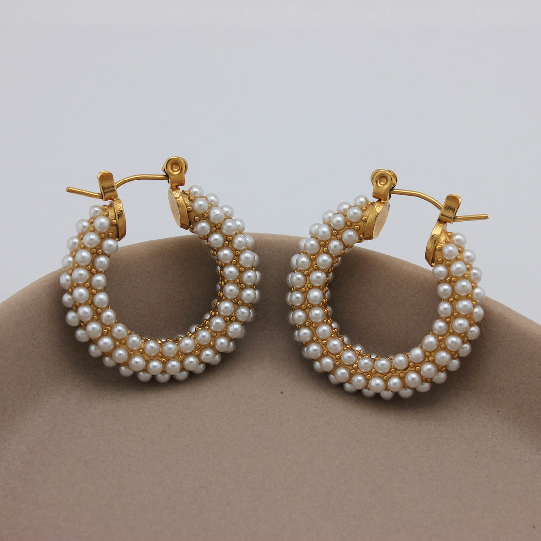 Gouden oorbellen met parels