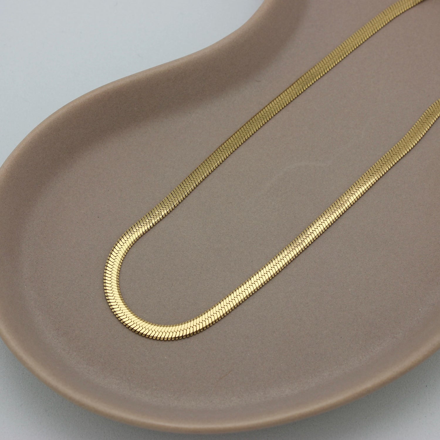 Gouden platte ketting met soepele schakels