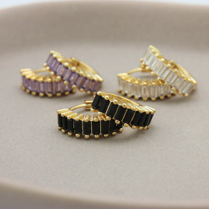 Drie paar gouden hoops met zirkonia steentjes